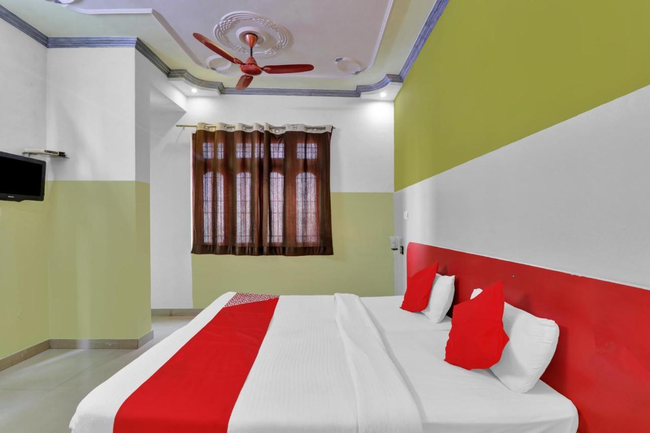 Oyo 82407 K Shree Guest House 바라나시 외부 사진