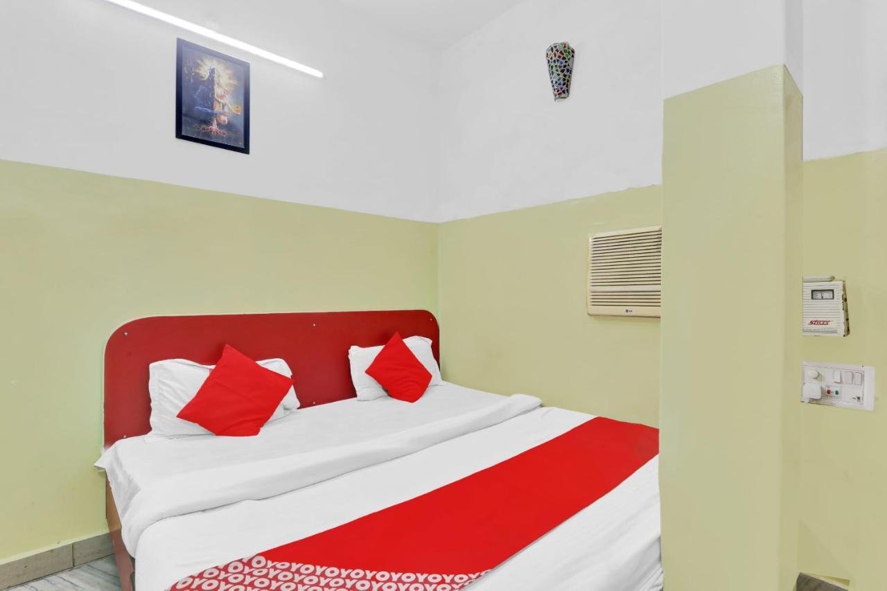 Oyo 82407 K Shree Guest House 바라나시 외부 사진